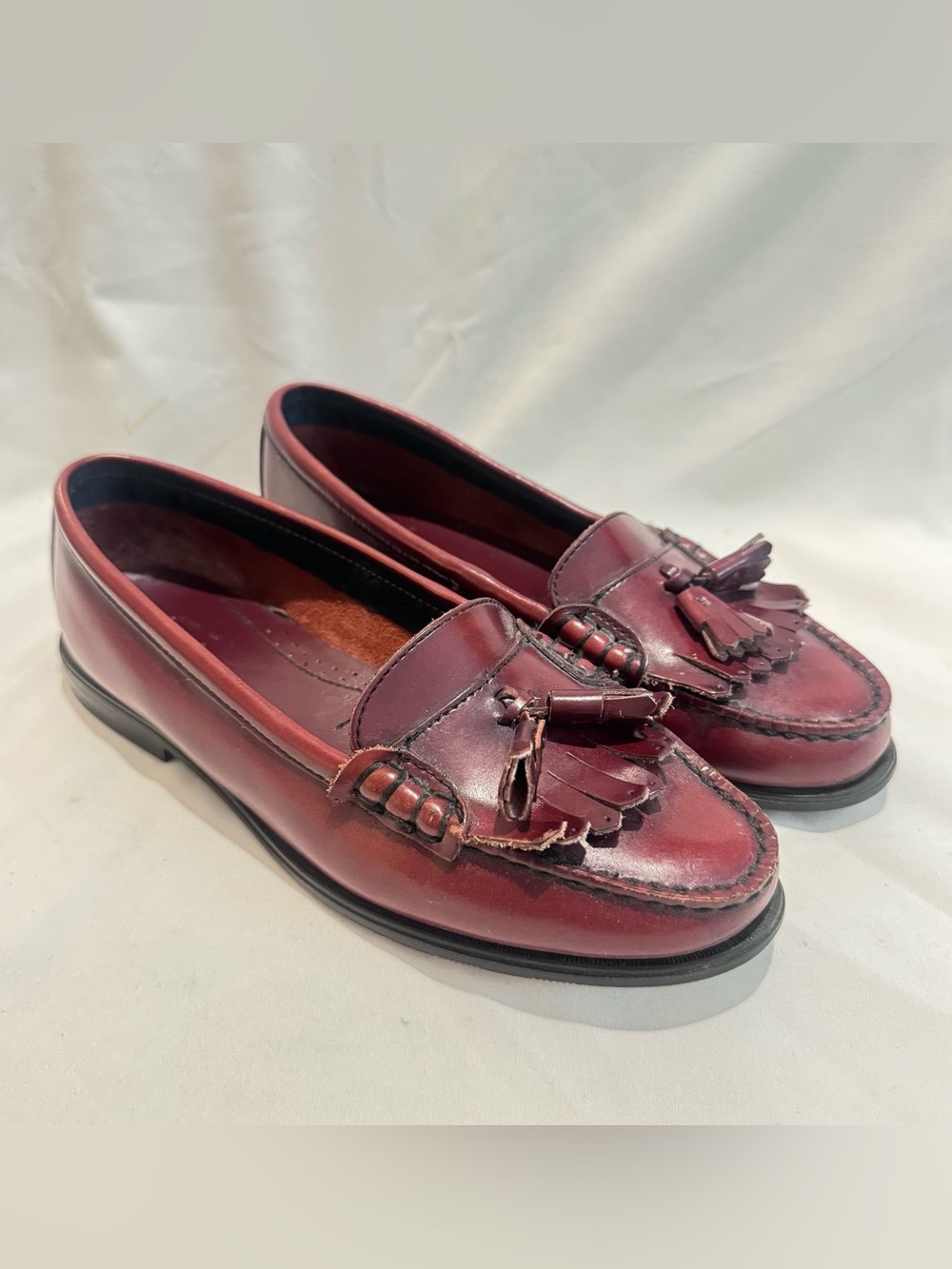 GH Bass Weejuns Shoes Womens 7 Loafers Tasseled Kiltie Casual Leather Oxblood